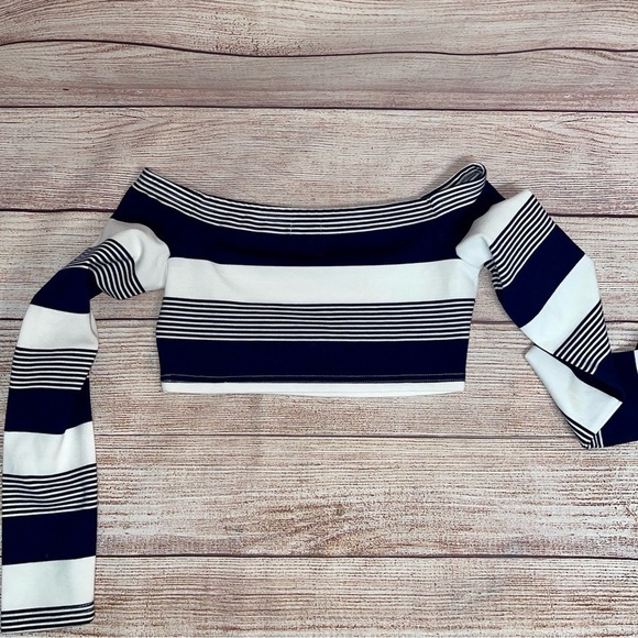 Tobi Off The Shoulder Crop Top - Picture 2 of 8